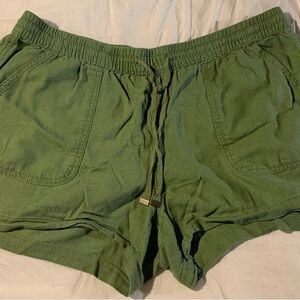 Time and Tru Green Cargo Shorts Relaxed Fit